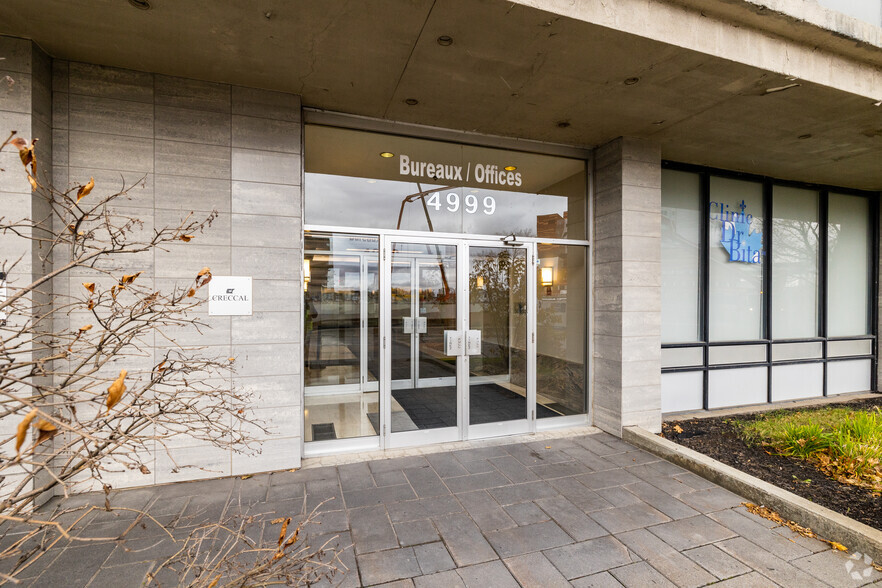 4999 Rue Sainte-Catherine O, Westmount, QC à louer - Photo de l’immeuble – Image 2 sur 11