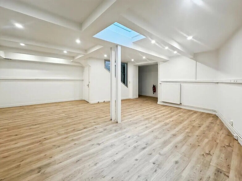 Bureau dans Paris à louer - Photo de l’immeuble – Image 2 sur 7