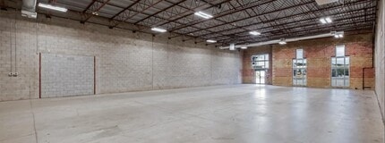 1273 N Service Rd E, Mississauga, ON à louer Photo intérieure– Image 2 sur 3