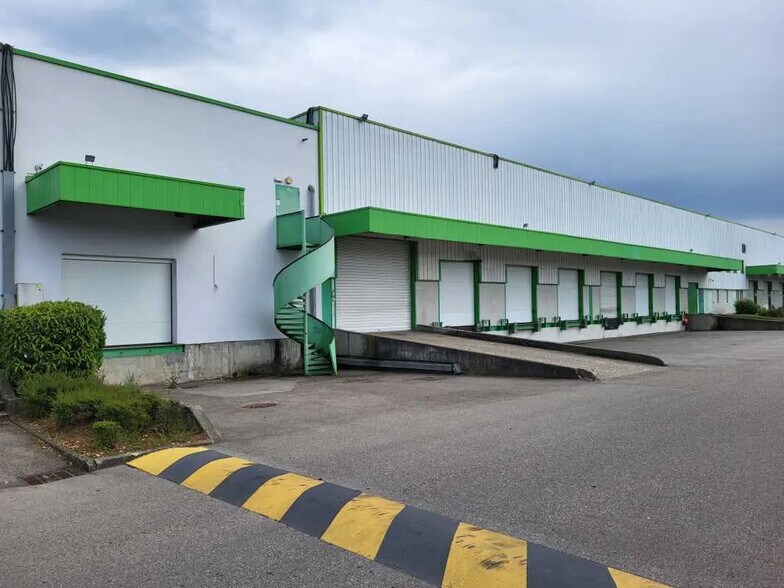 Bureau dans Genas à louer - Photo de l’immeuble – Image 3 sur 11