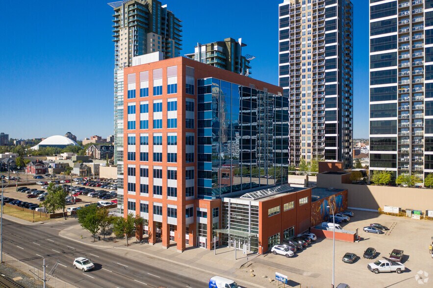 1331-1337 Macleod Trl SE, Calgary, AB à louer - Photo de l’immeuble – Image 3 sur 4