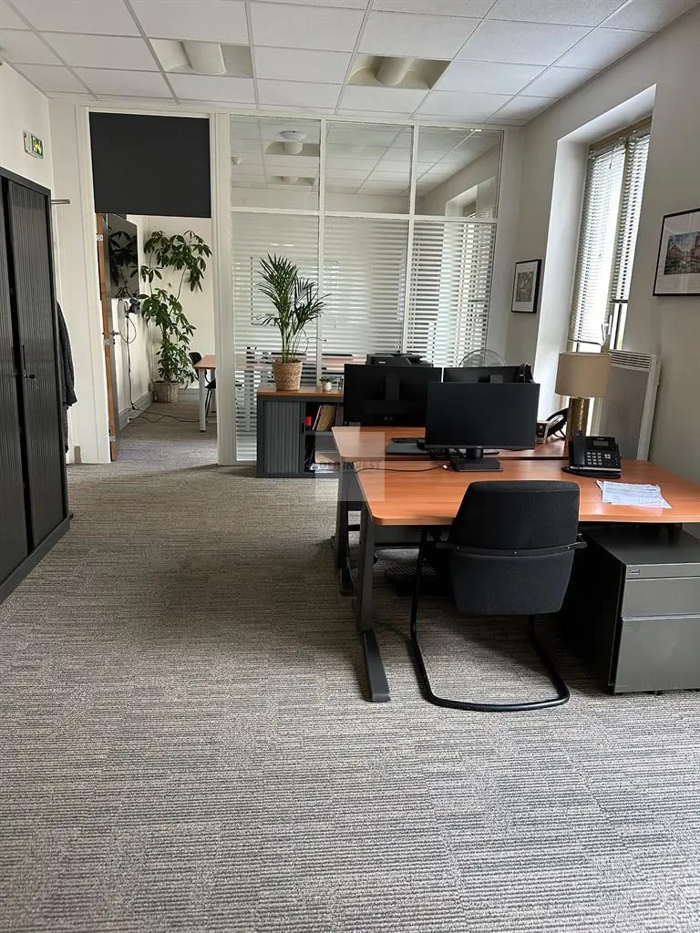 Bureau dans Paris à louer Photo de l’immeuble– Image 1 sur 11
