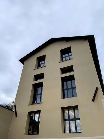 21 Rue Gambetta, Fontaines-sur-Saône à louer - Photo de l’immeuble – Image 2 sur 3