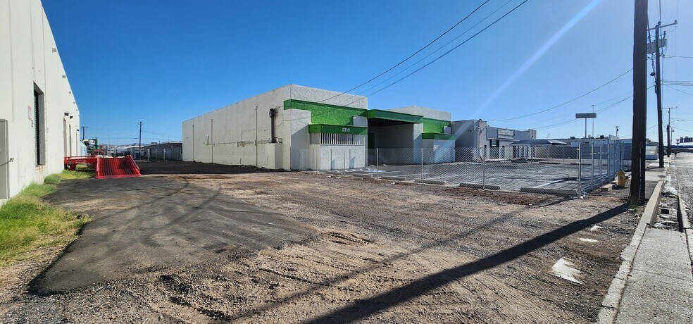 2319 W Holly St, Phoenix, AZ à louer - Photo de l’immeuble – Image 2 sur 10
