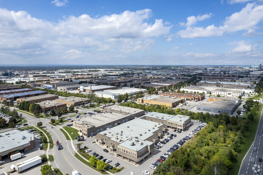 30 Pennsylvania Ave, Vaughan, ON à louer - Aérien – Image 3 sur 3