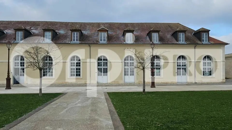 Local commercial dans Compiègne à louer - Photo de l’immeuble – Image 2 sur 3