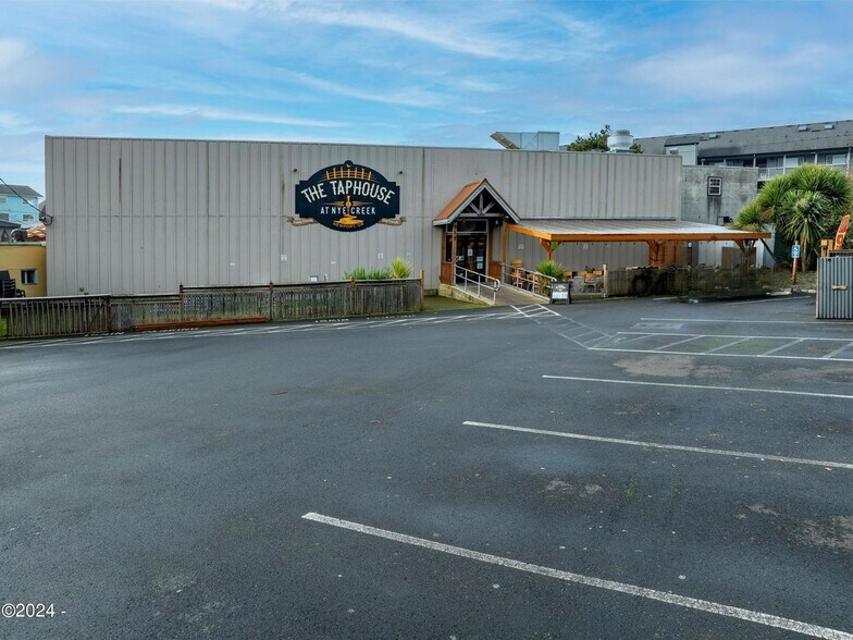 501 NW Coast St, Newport, OR à vendre - Photo de l’immeuble – Image 3 sur 26