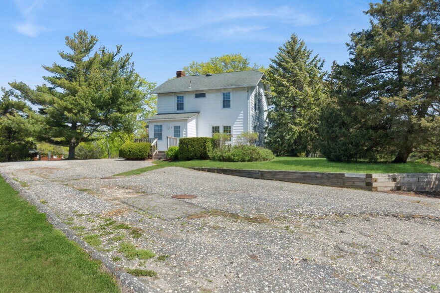 645 Hamilton Ave, Mattituck, NY à vendre - Photo de l’immeuble – Image 2 sur 28