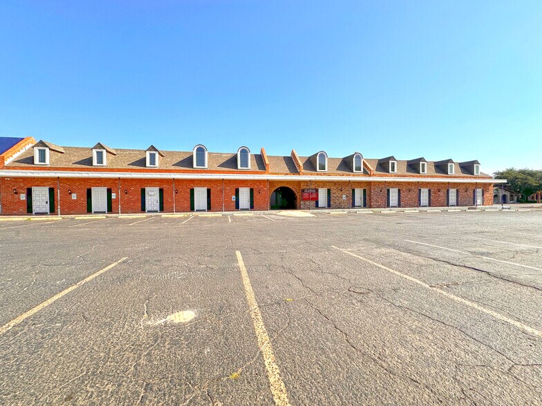 2300 W Michigan Ave, Midland, TX à louer - Photo de l’immeuble – Image 2 sur 6