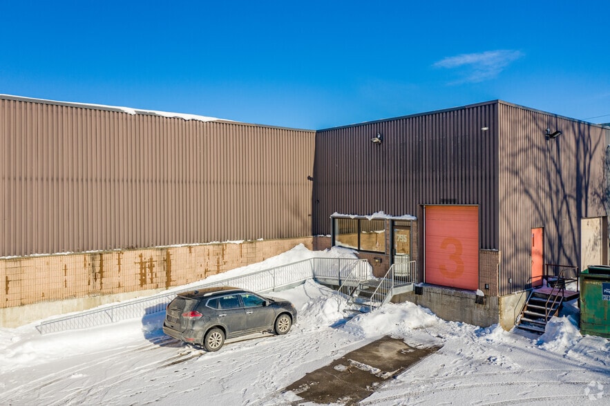 795 Boul Curé-Labelle, Laval, QC à vendre - Photo de l’immeuble – Image 3 sur 11