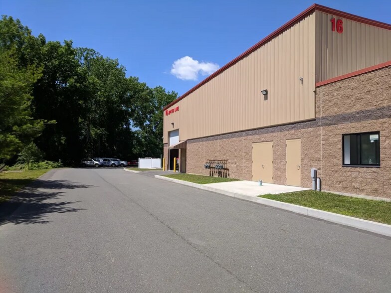 16 Jupiter Ln, Albany, NY à louer - Photo de l’immeuble – Image 2 sur 4