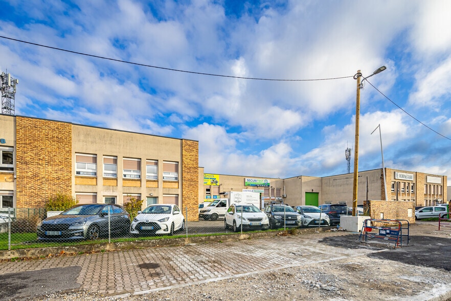 43 Avenue De La République, Vénissieux à louer - Photo de l’immeuble – Image 2 sur 2