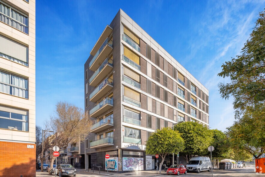 Immeuble residentiel dans L'Hospitalet de Llobregat, Barcelona à vendre - Photo de l’immeuble – Image 2 sur 2