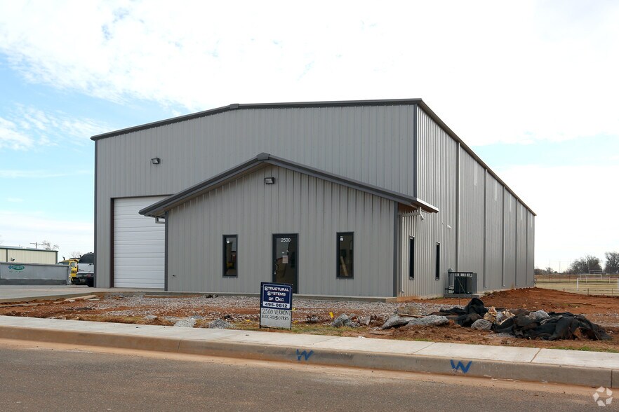 2500 S Vermont Ave, Oklahoma City, OK à louer - Photo de l’immeuble – Image 2 sur 19