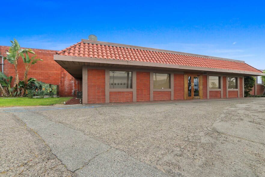 4900 E La Palma Ave, Anaheim, CA à vendre - Photo de l’immeuble – Image 2 sur 8