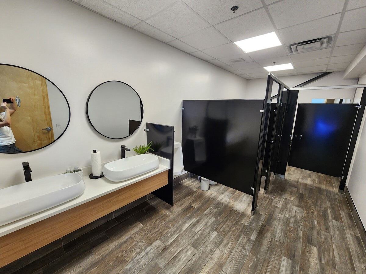 6838 Hoffner Ave, Orlando, FL 32822 - Lot 301-302 -  - Photo intérieure - Image 1 of 2