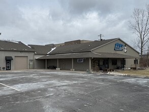 141 Casco Dr, Avon, IN à louer Photo de l’immeuble– Image 1 sur 9