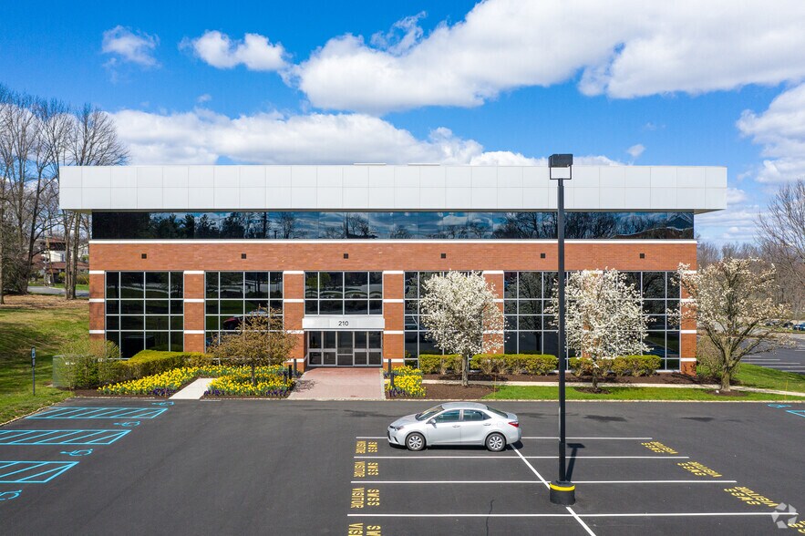 210 Park Ave, Florham Park, NJ à louer - Photo de l’immeuble – Image 1 sur 4