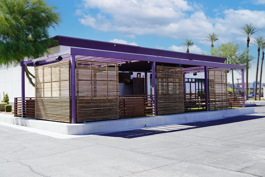 221 N Stephanie St, Henderson, NV à louer - Photo de l’immeuble – Image 3 sur 6