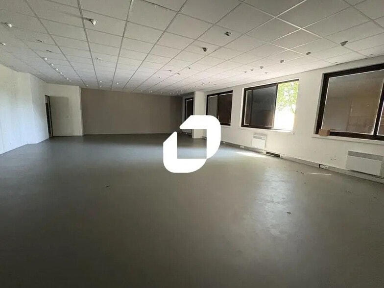 Local d’activités dans Toussus-le-Noble à louer - Photo intérieure – Image 2 sur 8