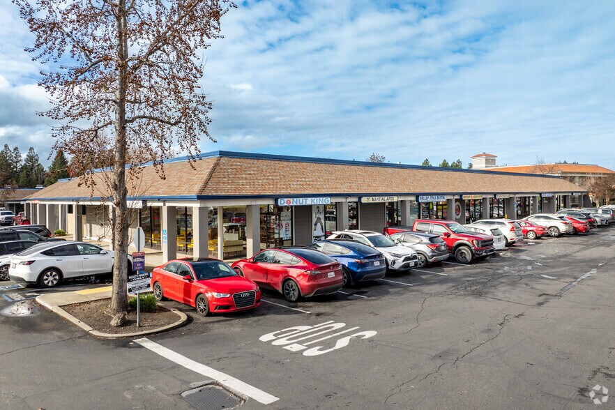 1807 E Santa Rita Rd, Pleasanton, CA à louer - Photo de l’immeuble – Image 3 sur 9