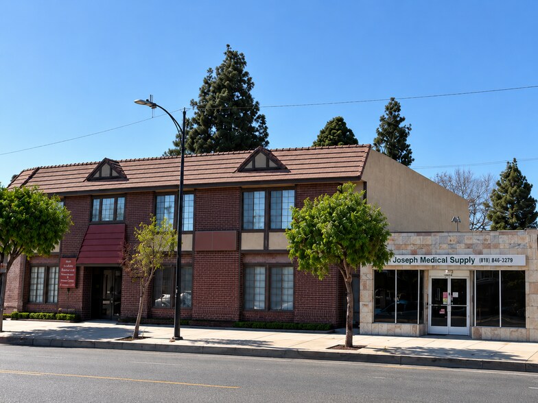2821 W Burbank Blvd, Burbank, CA à vendre - Photo de l’immeuble – Image 3 sur 9