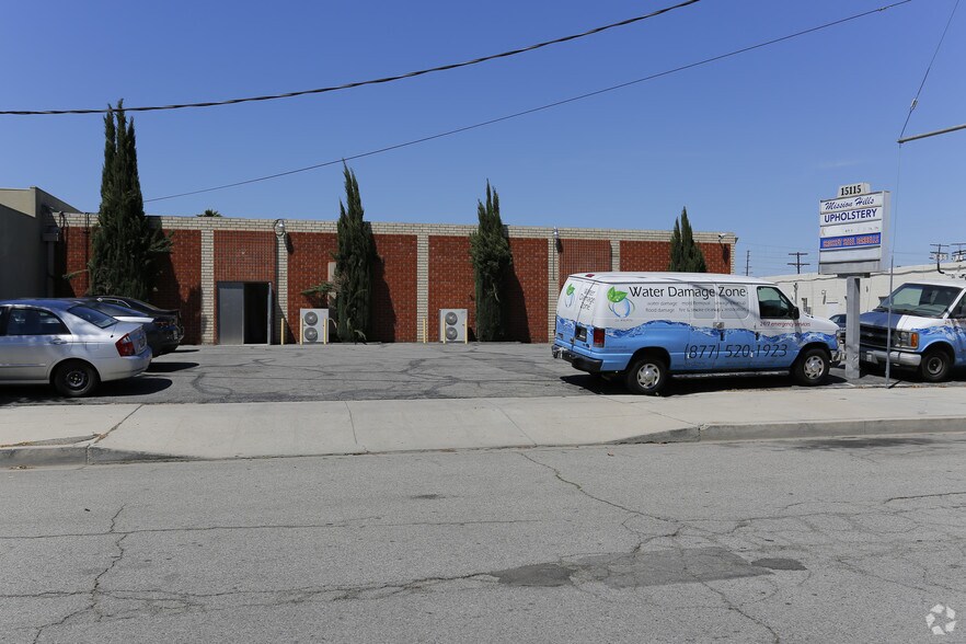 15115 Califa St, Van Nuys, CA à louer - Photo de l’immeuble – Image 3 sur 13