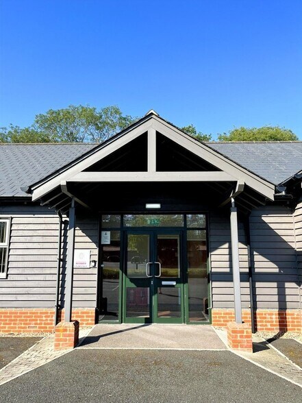 Park House, Earls Colne à louer - Photo de l’immeuble – Image 2 sur 18
