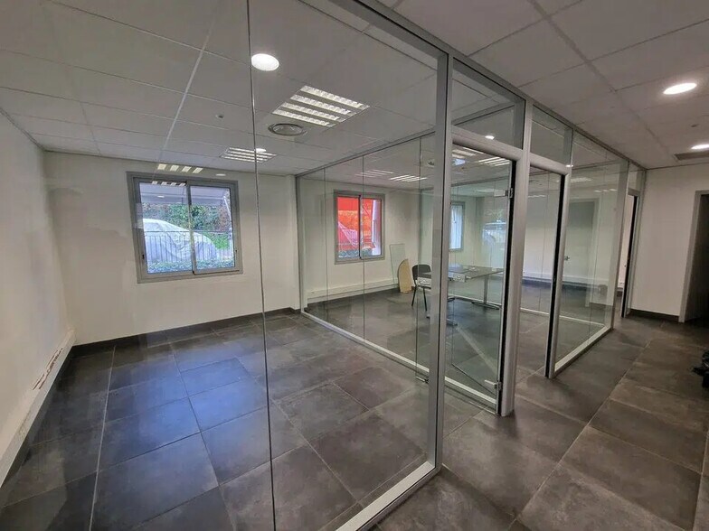 Bureau dans Vence à louer - Photo de l’immeuble – Image 1 sur 6