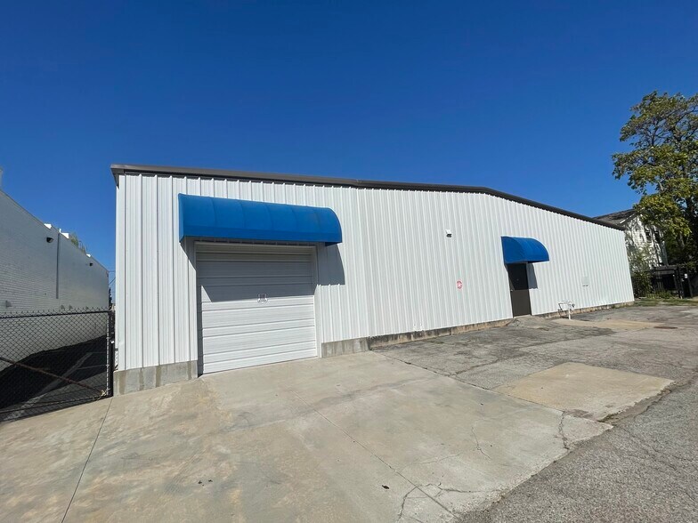 1020 S Quaker Ave, Tulsa, OK à louer - Photo de l’immeuble – Image 1 sur 26