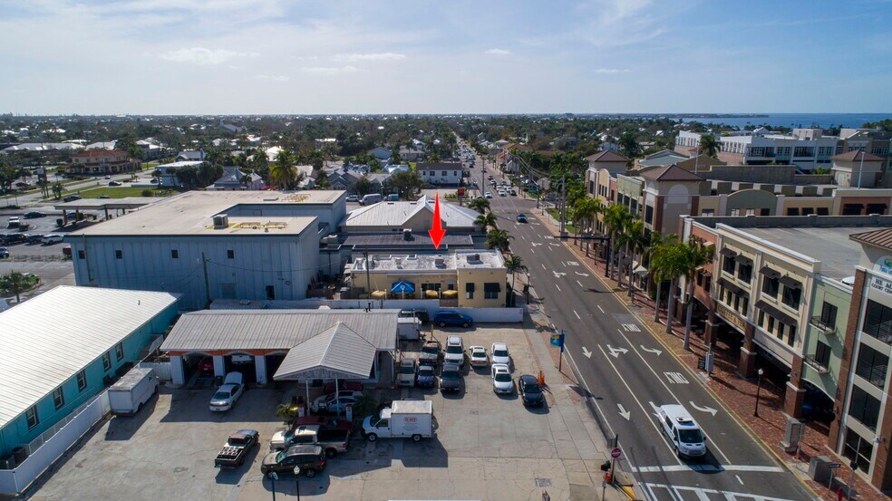 111 W Olympia Ave, Punta Gorda, FL à vendre - Photo de l’immeuble – Image 2 sur 37
