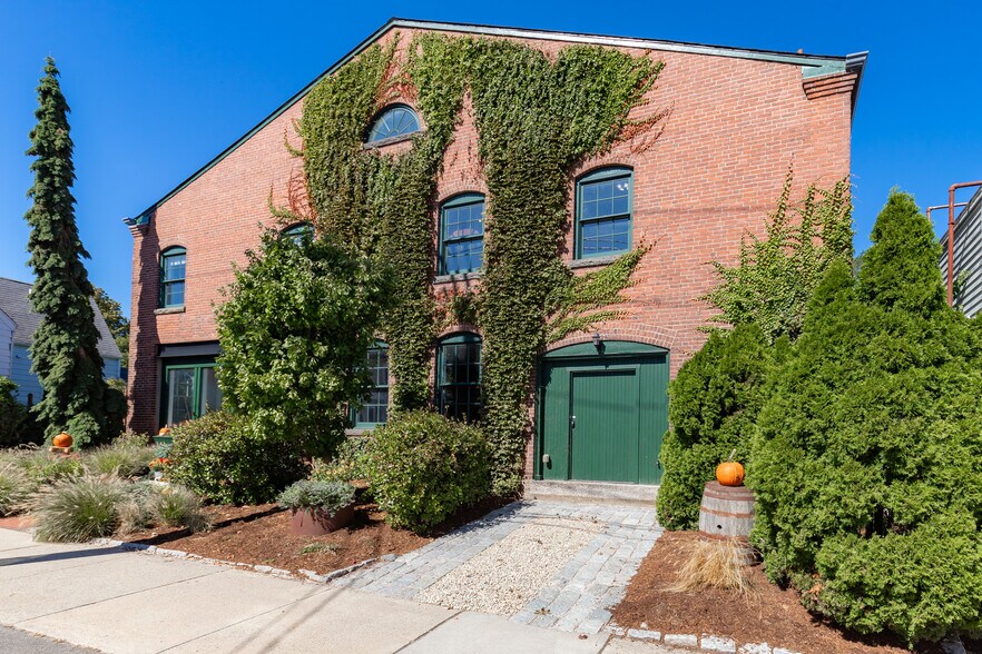 26 Howland St, Plymouth, MA à vendre - Photo de l’immeuble – Image 1 sur 25