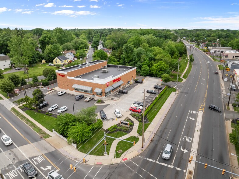 1801 N Olden Ave, Ewing, NJ à vendre - Photo de l’immeuble – Image 2 sur 7