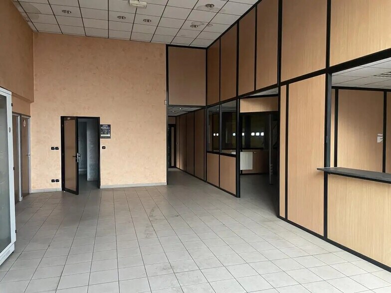 Local d’activités dans Saint-Laurent-Blangy à louer - Photo intérieure – Image 3 sur 5