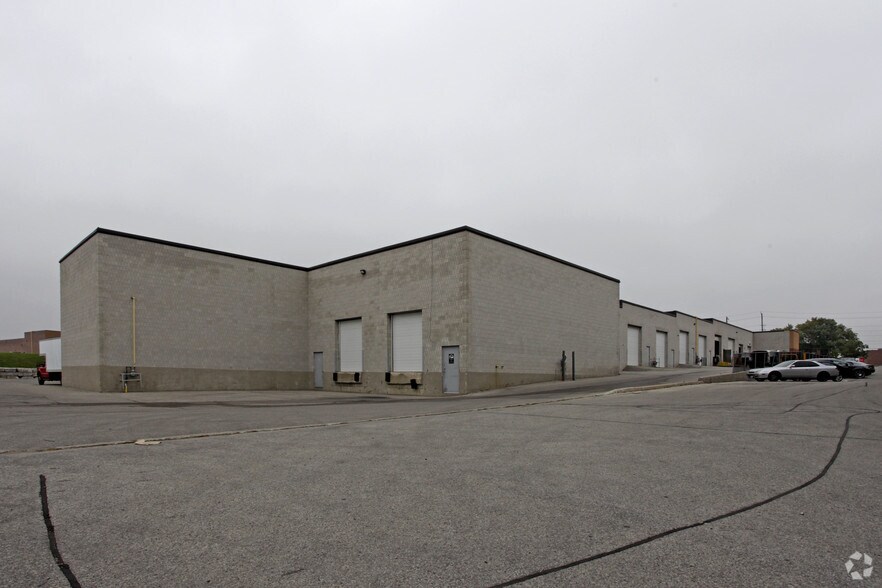 1208 Gorham St, Newmarket, ON à vendre - Photo de l’immeuble – Image 3 sur 7