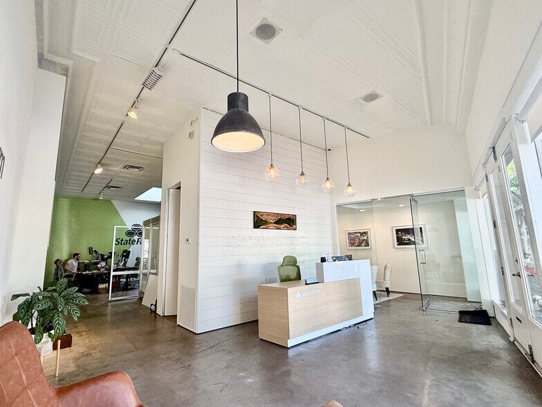1037 Monroe Dr NE, Atlanta, GA à vendre - Photo intérieure – Image 3 sur 10