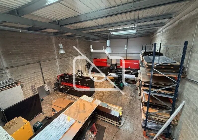 Industriel/Logistique dans Le Pin à vendre - Photo de l’immeuble – Image 1 sur 3