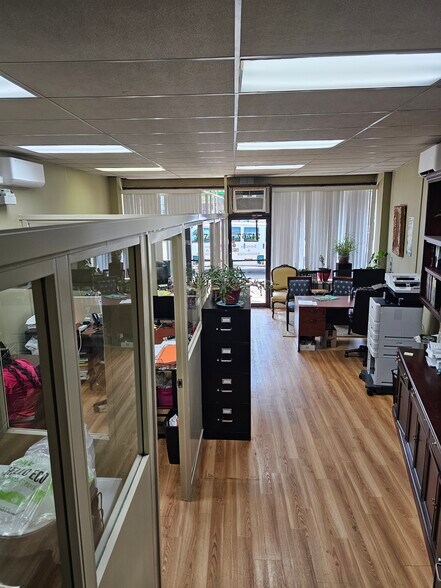 24767-24775 Jericho Tpke, Bellerose, NY à louer - Photo de l’immeuble – Image 3 sur 5