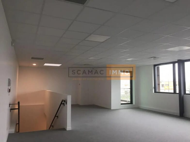 Local d'activités dans Gennevilliers à vendre - Photo de l’immeuble – Image 3 sur 5
