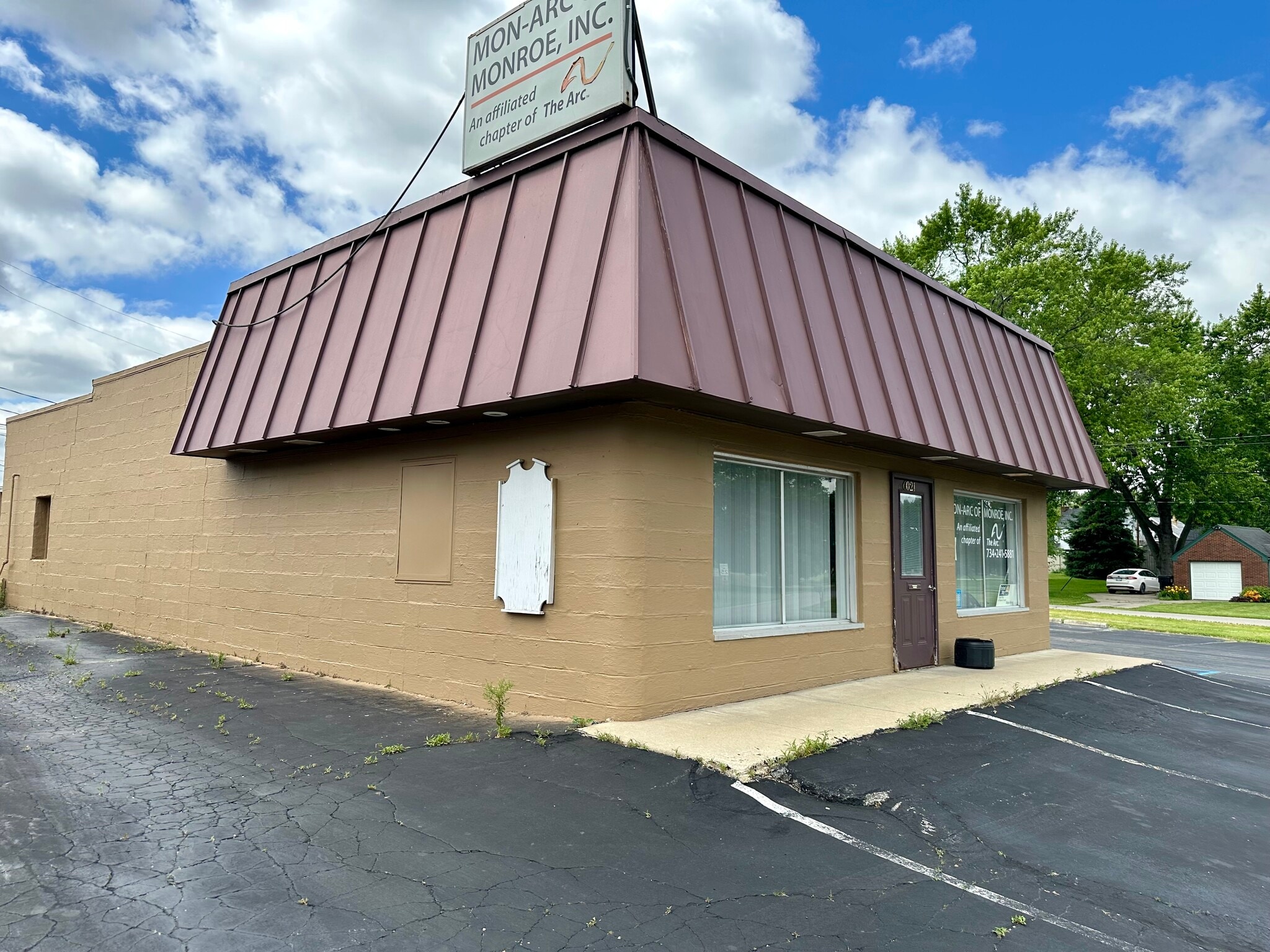 6021 Parkside Dr, Monroe, MI à louer Photo de l’immeuble– Image 1 sur 1