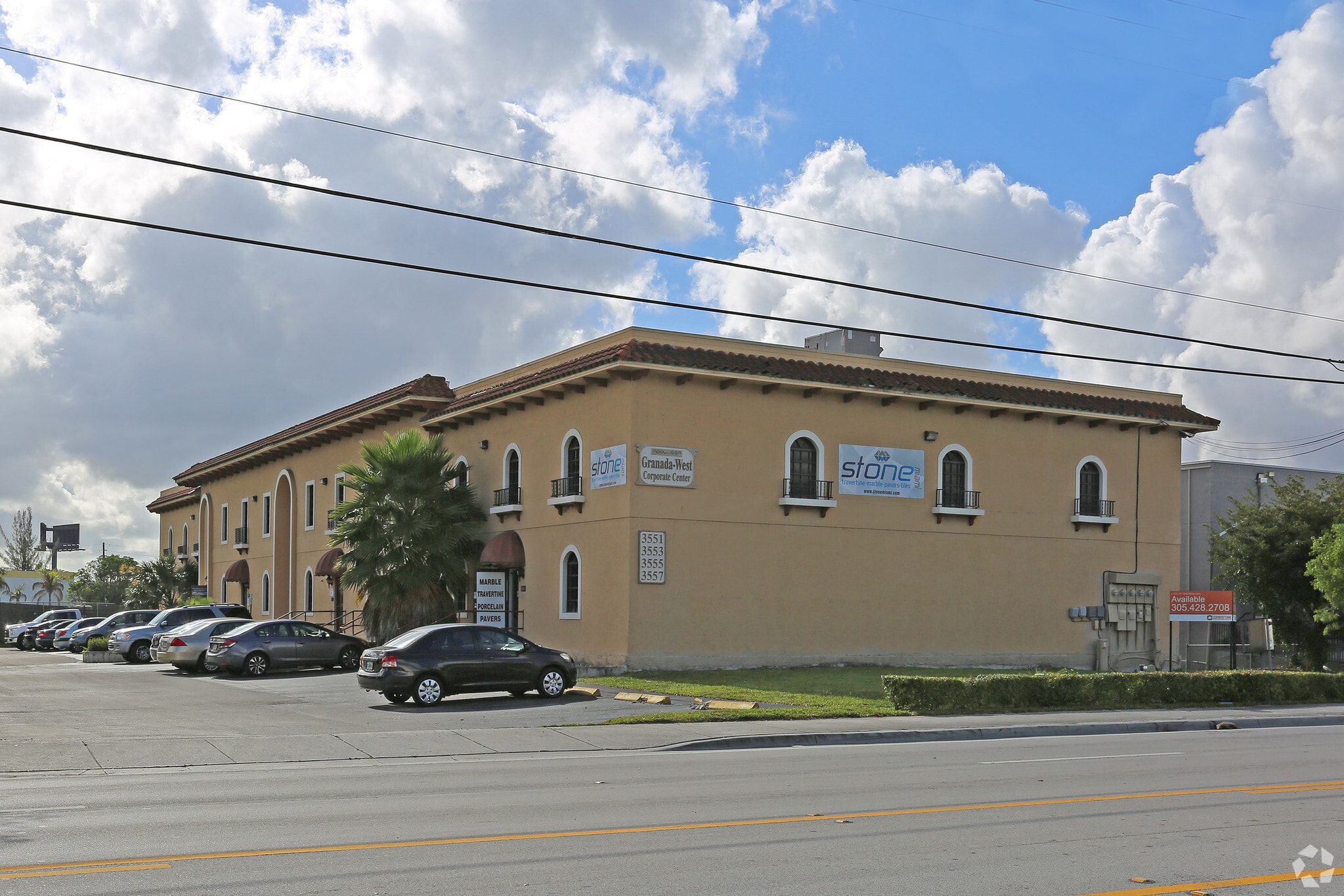3551-3557 NW 79th Ave, Miami, FL à louer Photo de l’immeuble– Image 1 sur 14