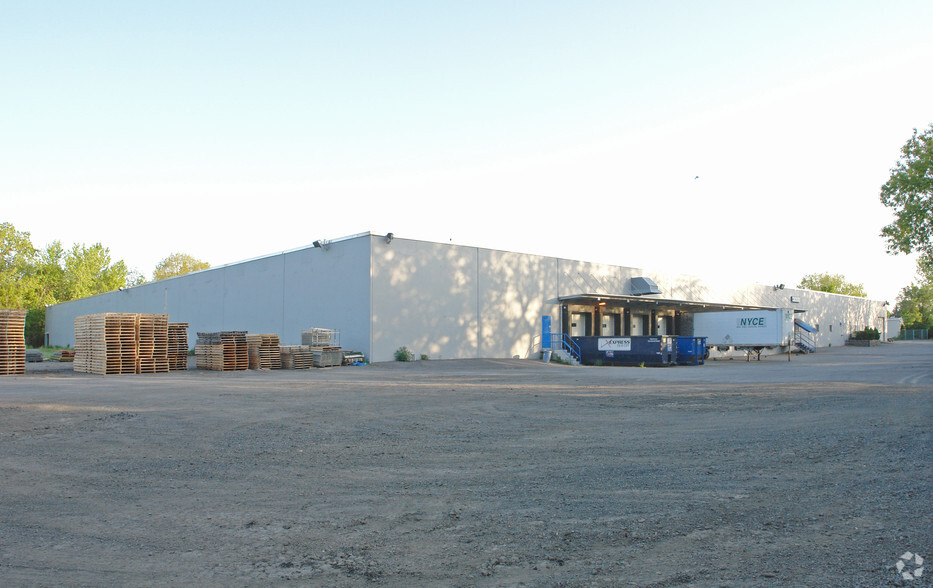 1801 Avenue B, Watervliet, NY à louer - Photo de l’immeuble – Image 2 sur 7
