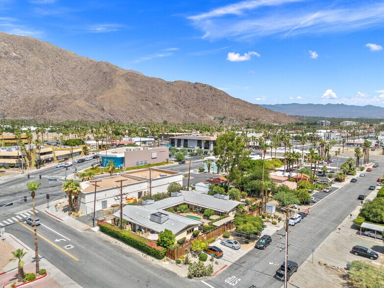 587 S Calle Ajo, Palm Springs, CA à vendre - Photo de l’immeuble – Image 3 sur 75