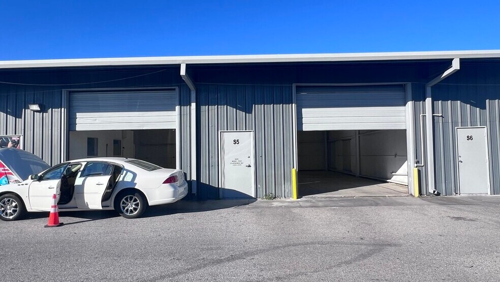 1705 Cattlemen Rd, Sarasota, FL à louer - Photo de l’immeuble – Image 2 sur 13