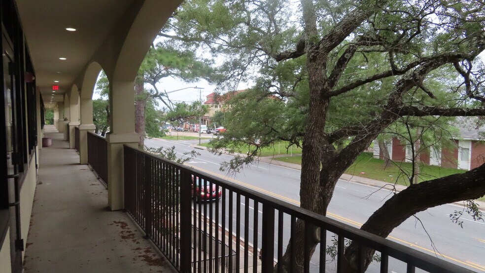 139 Beal Pky SE, Fort Walton Beach, FL à louer - Photo de l’immeuble – Image 3 sur 16