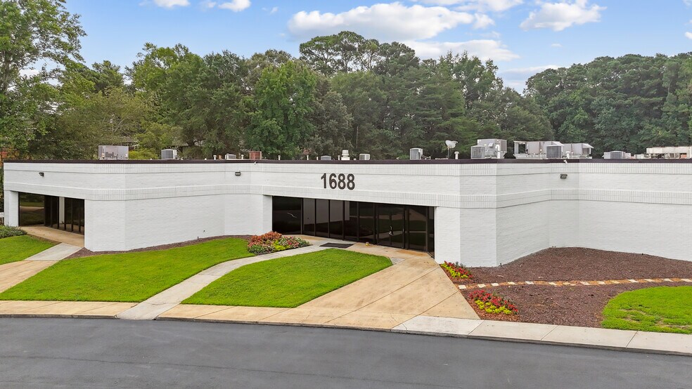 1688 Phoenix Pky, College Park, GA à vendre - Photo de l’immeuble – Image 1 sur 6
