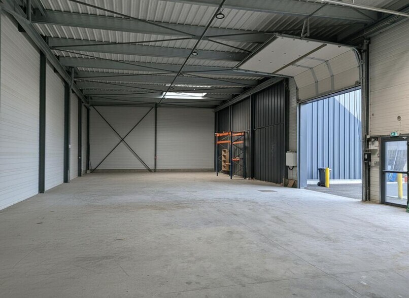 Industriel/Logistique dans Creil à louer - Photo de l’immeuble – Image 2 sur 10
