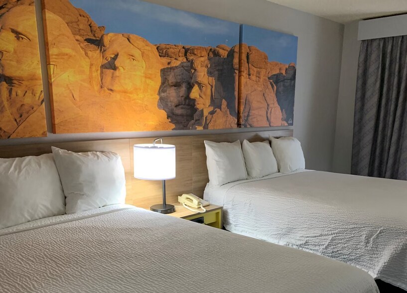 519 Crook St, Custer, SD à vendre - Photo de l’immeuble – Image 2 sur 5