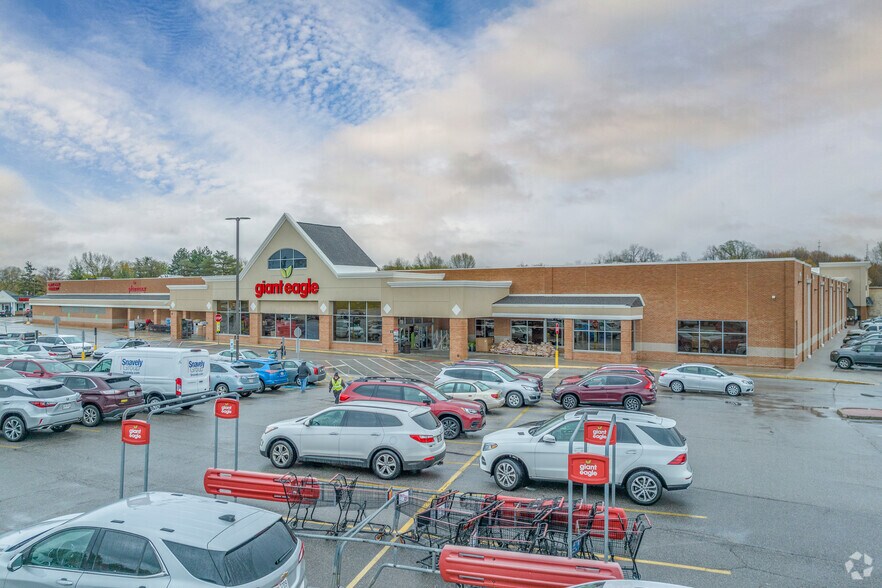 8535 Tanglewood Sq, Chagrin Falls, OH à louer - Photo de l’immeuble – Image 2 sur 9