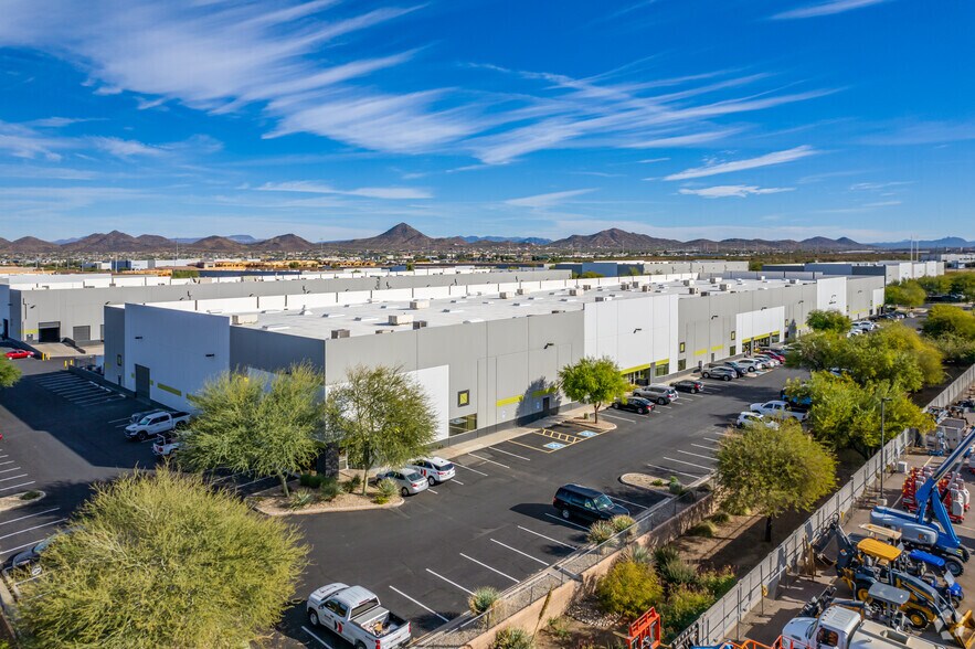 23610 N 20th Dr, Phoenix, AZ à louer - Photo de l’immeuble – Image 1 sur 13